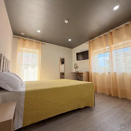 Flor Do Tavora Hostel *