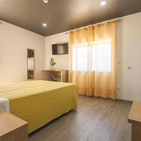 Flor Do Tavora Hostel